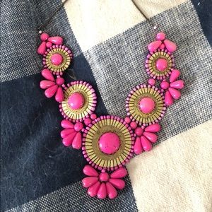 🌷gorgeous pink statement necklace!🌷